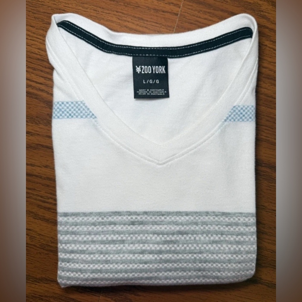 Zoo York V Neck T Shirt Size L White Gray Blue Gradual Stripe Skate Style Logo - Picture 11 of 12